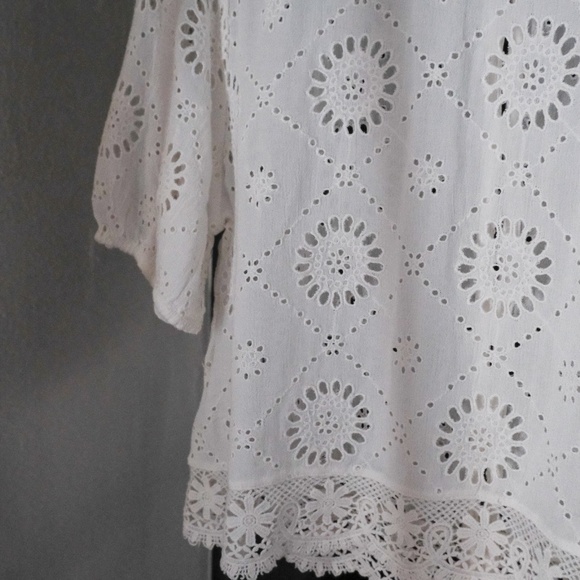 Abercrombie 100% cotton white Eyelet cropped shirt - Picture 8 of 8